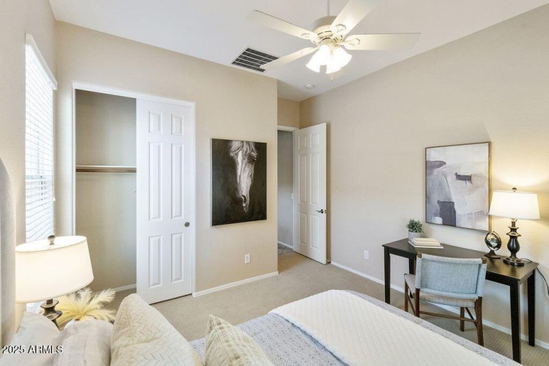 bedroom 2 bed or office