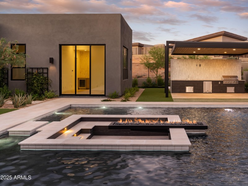 Sparkling Pool W Firepit