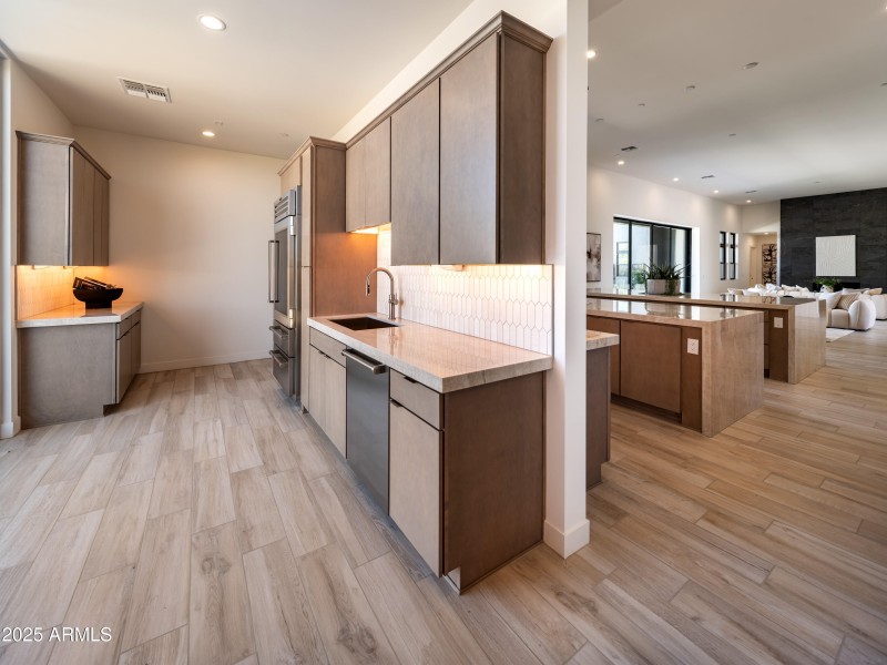 Prep Kitchen W Second Dishwasher