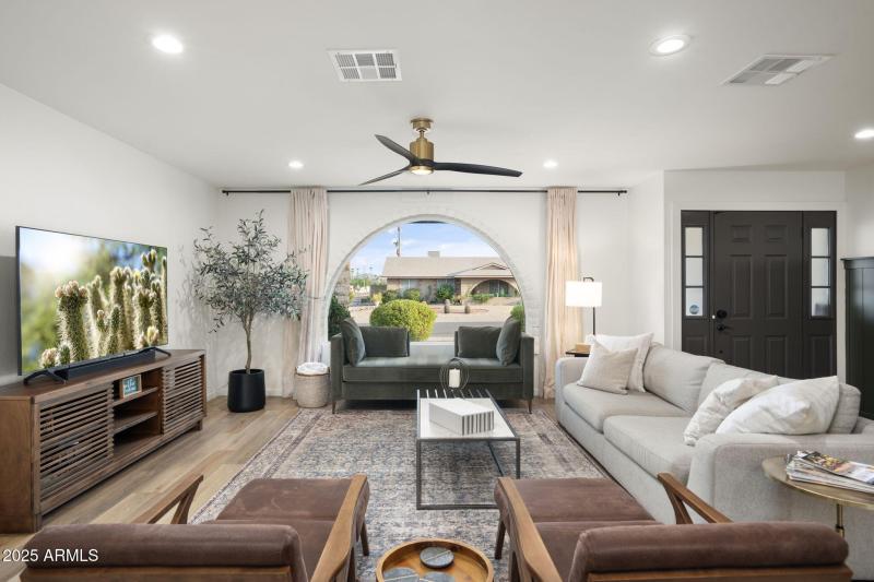 6-web-or-mls-QVB02896