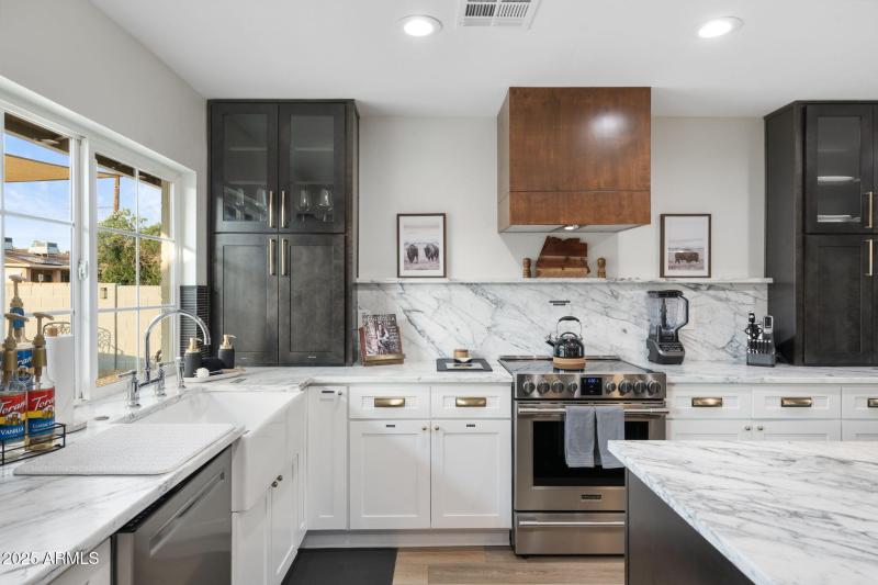 11-web-or-mls-QVB02925