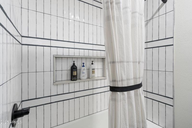 28-web-or-mls-QVB03025