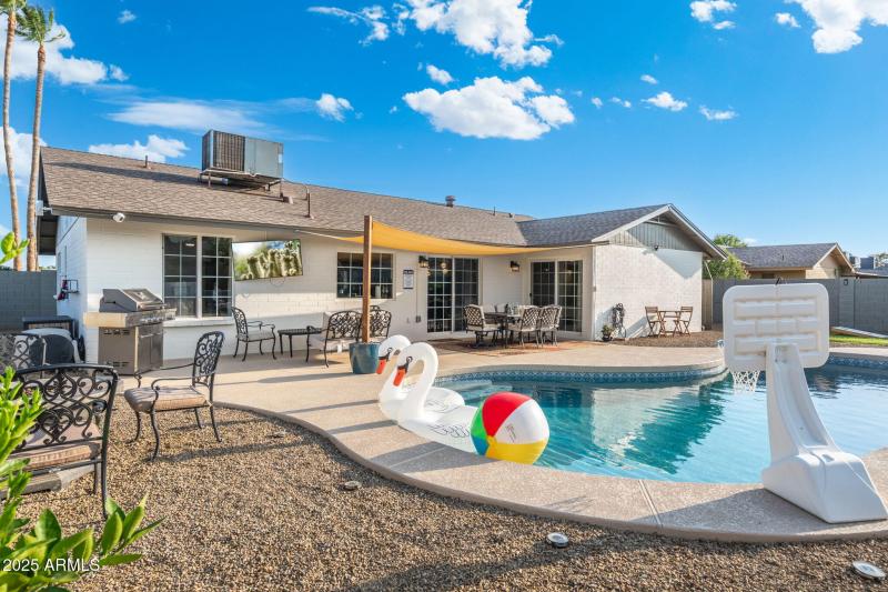 56-web-or-mls-QVB02837-HDR-Edit