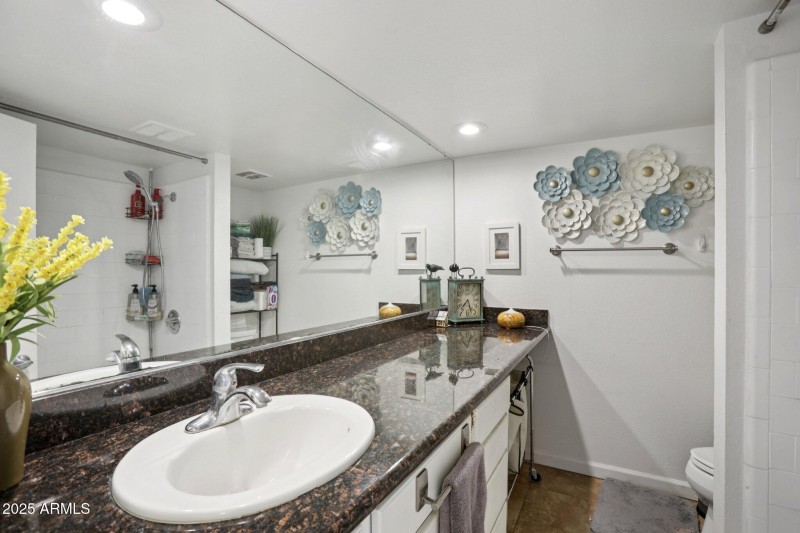 11-web-or-mls-W Tuckey Ln unit 211-S0508