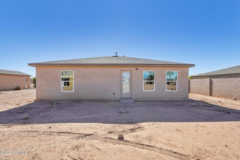 28-web-or-mls-W-Carousel-Dr-028-1