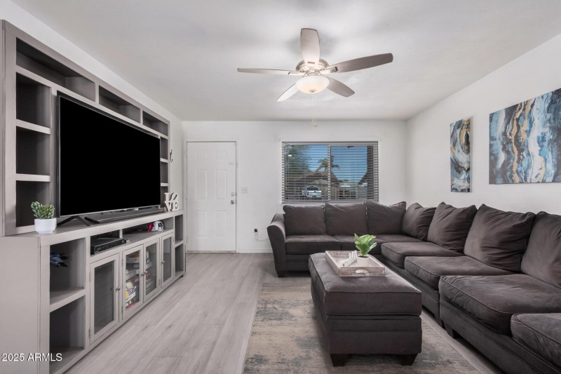 FDDEC32A-E36E-42AD-8237-2C414BA01C33