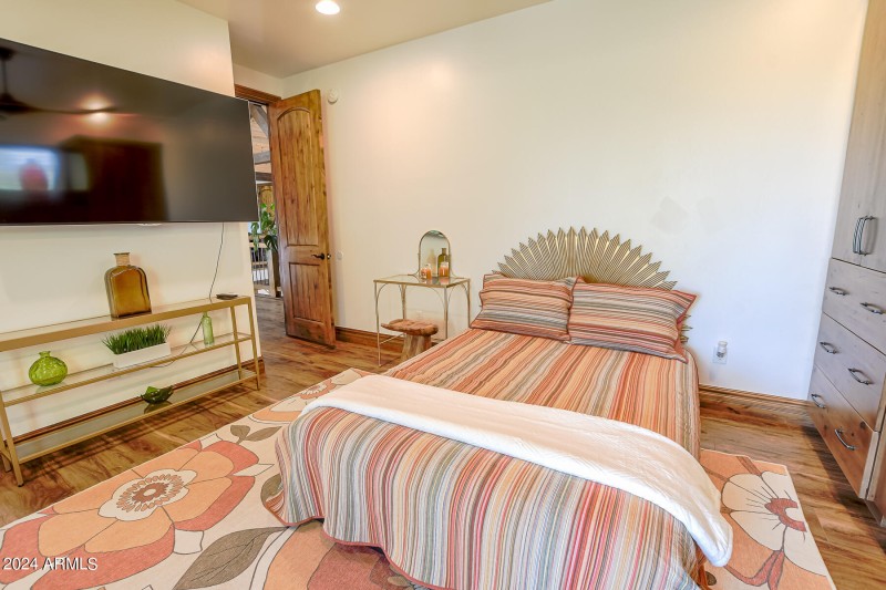 Second Suite Upstairs (Guest Bedroom 5