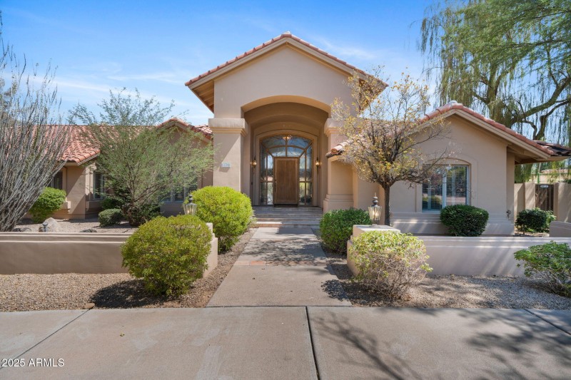 3-11290-e-cochise-dr