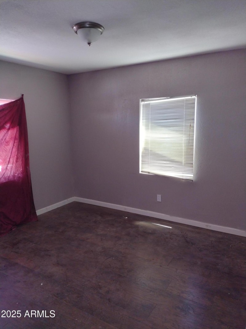 2435 Yuma-front bed 1
