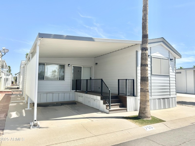 FRESH EXTERIOR PAINT