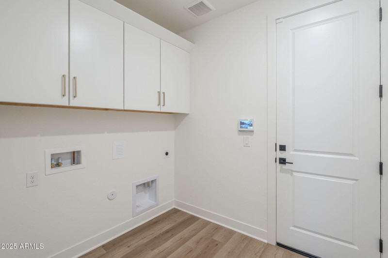 Laundry Room W Storage