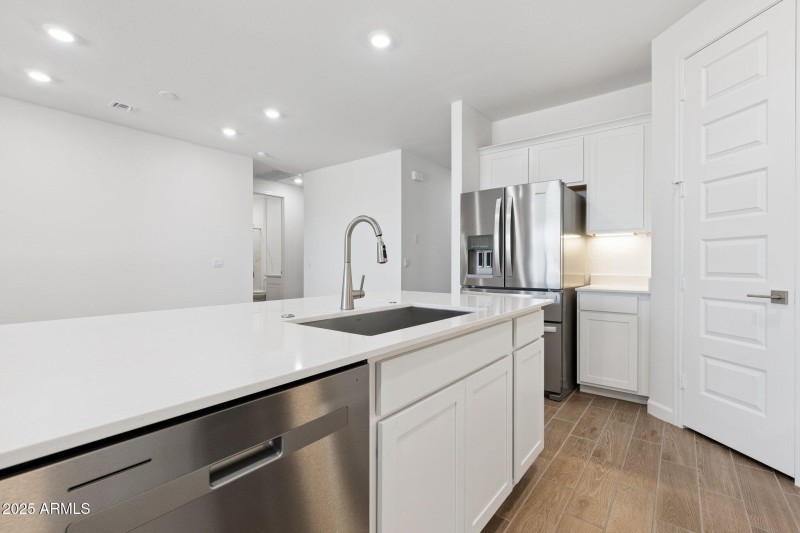 12-web-or-mls-17824-w-vogel-ave-lot-165-