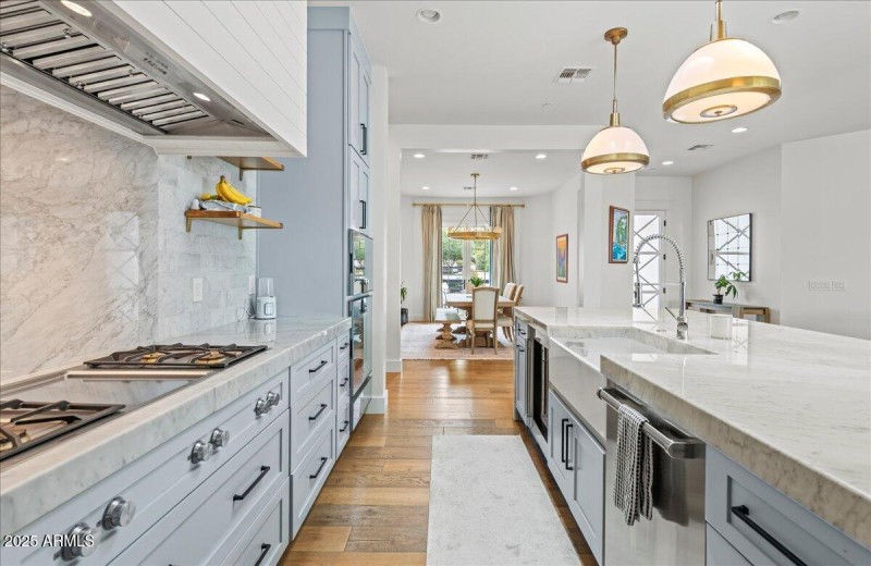 09-4569 E Lafayette Blvd 09