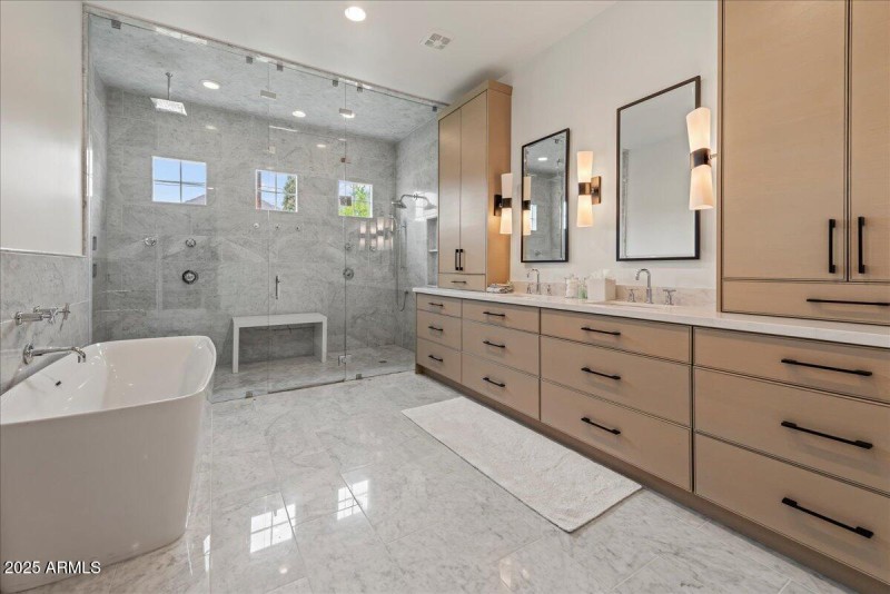 33-4569 E Lafayette Blvd 33