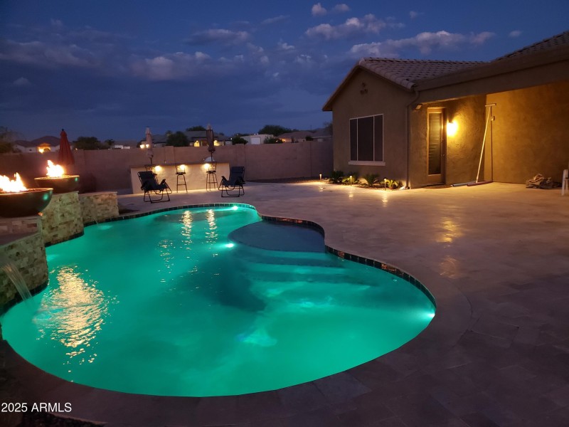 Beautiful Pool wit Lights