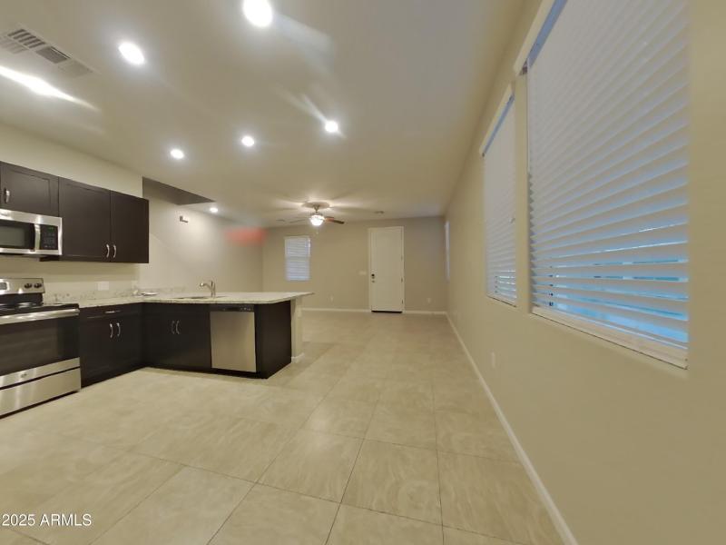 3_pc_mSMDpAFFMk_ddzYizEq9A_layout_1