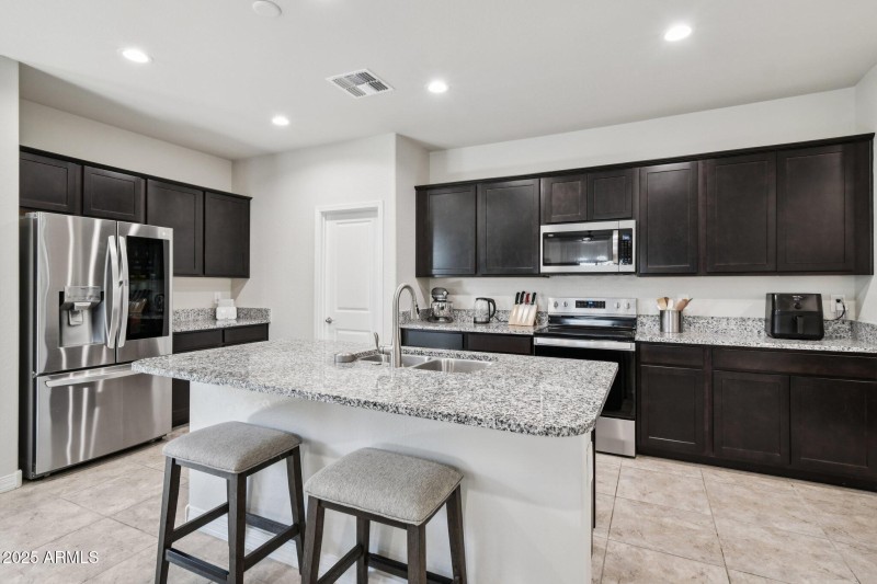 Kitchen w/stainless appliances