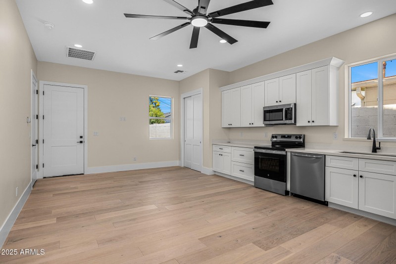 guest house main living2