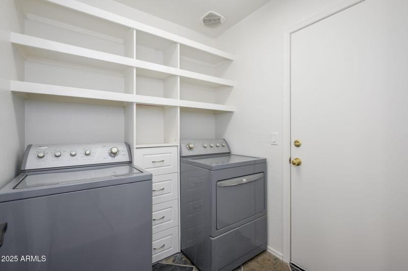 Washer/Dryer Included