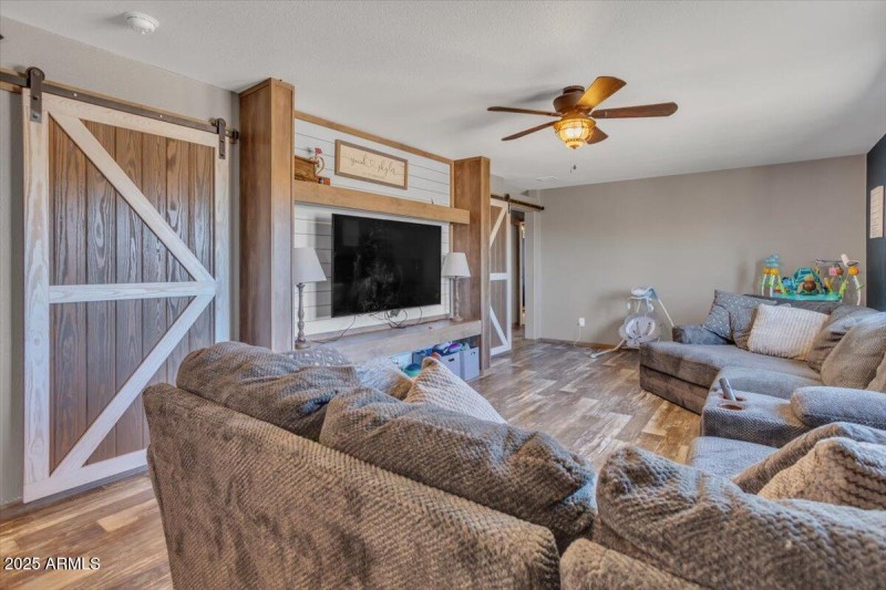 22-28383 N Mildred Ln