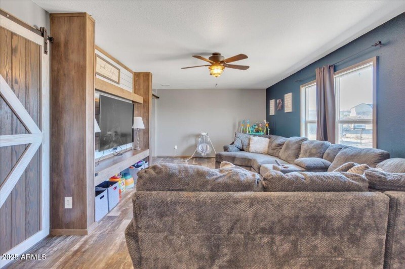 23-28383 N Mildred Ln