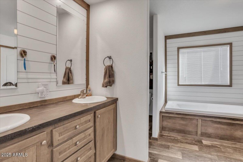 12-28383 N Mildred Ln