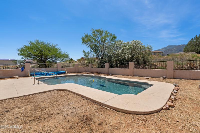 Pool has Solar Heating