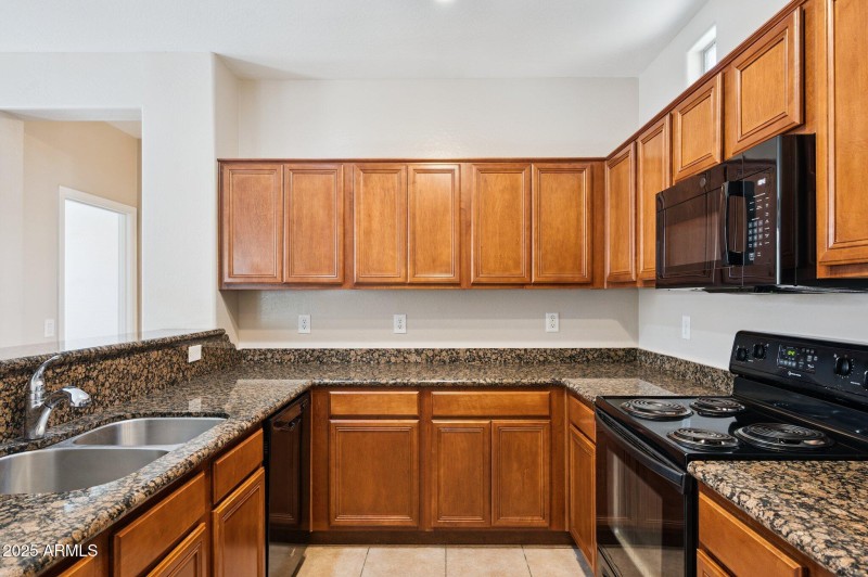 14-web-or-mls-3660-e-hyatt-ln