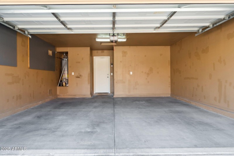 29-web-or-mls-3660-e-hyatt-ln