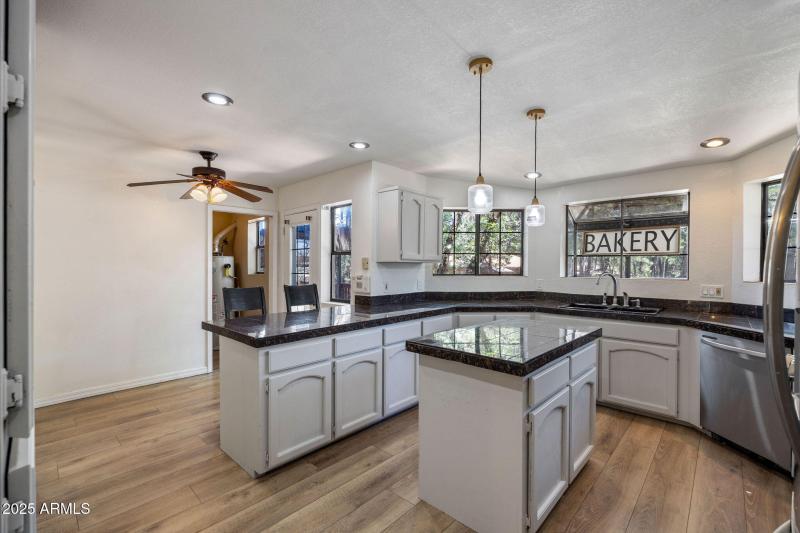 5460KnottinghamLn-WagonWheel-AZ-12