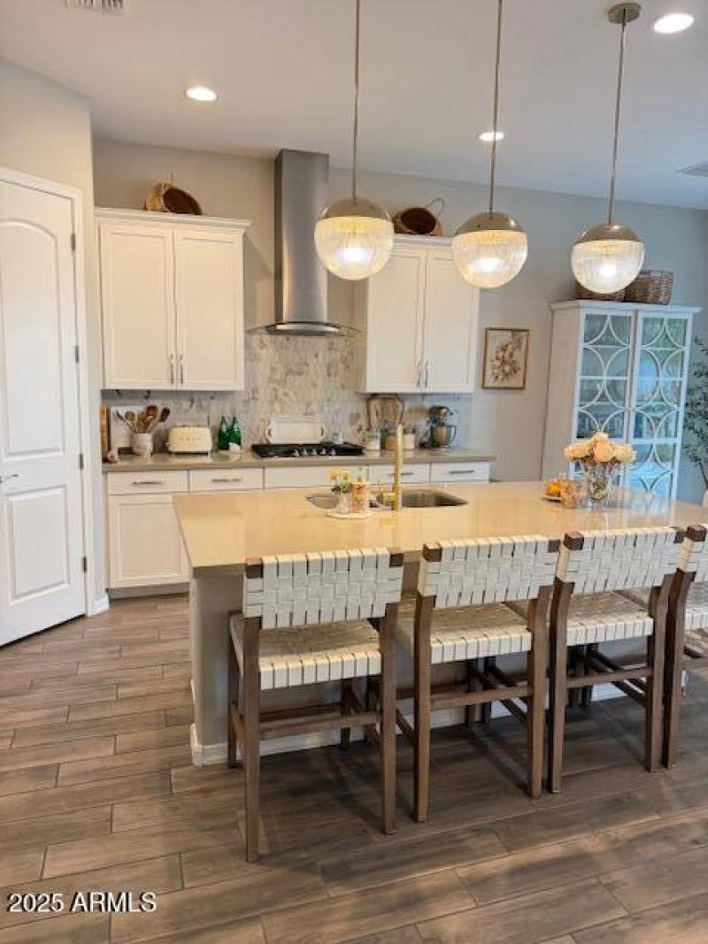 Kitchen Island with 4 Barstools bm