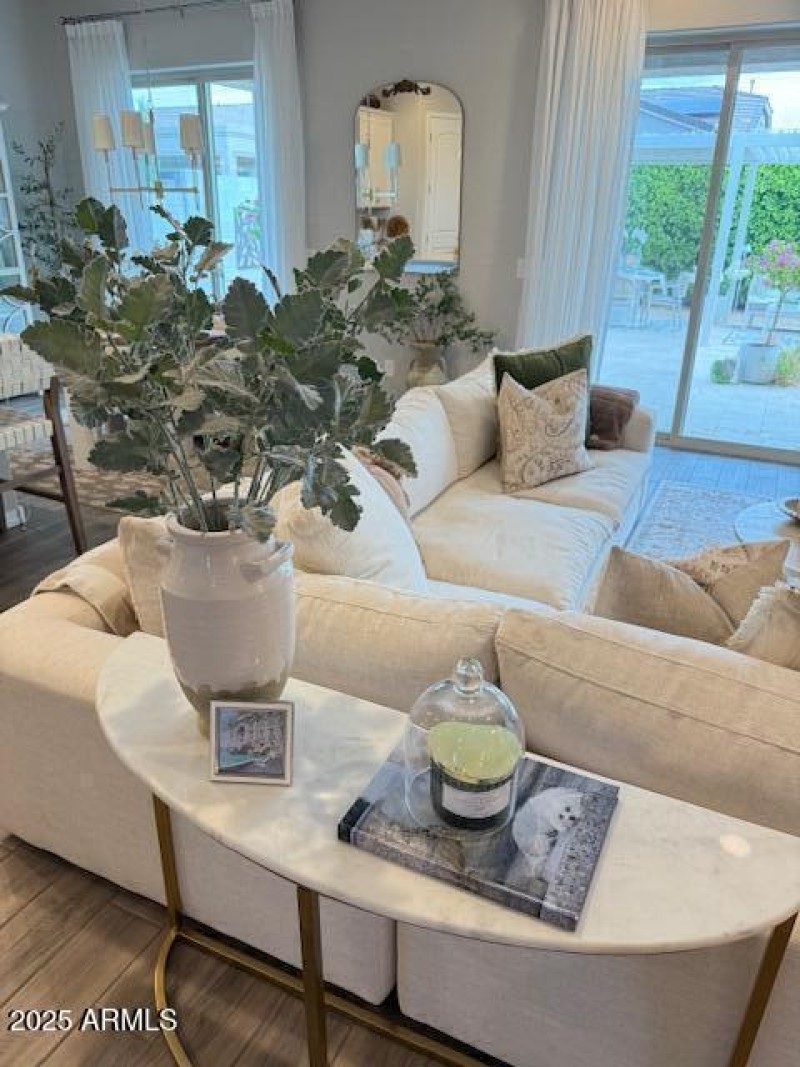 Room for the large sectional at great Ro