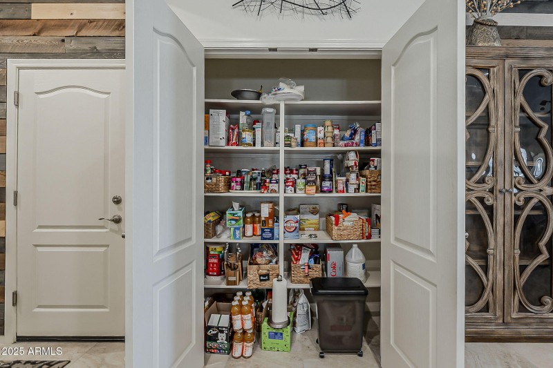 Plenty of pantry space!!