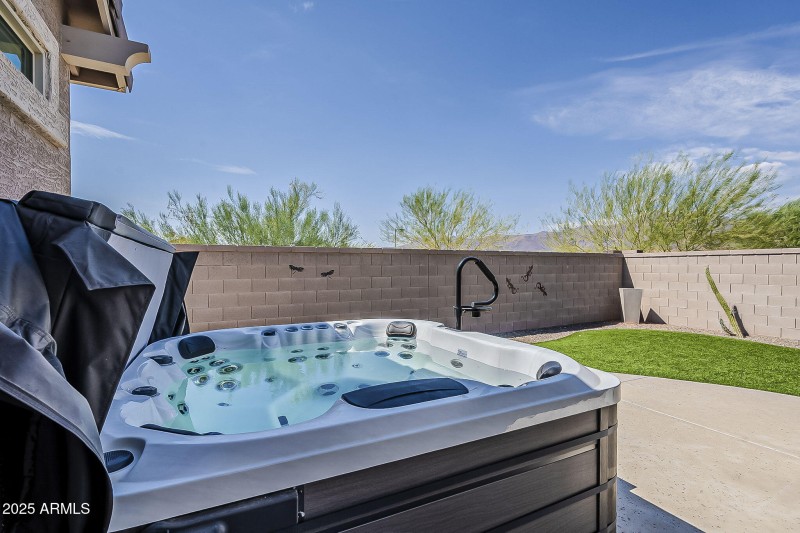 Jacuzzi conveys with the home!