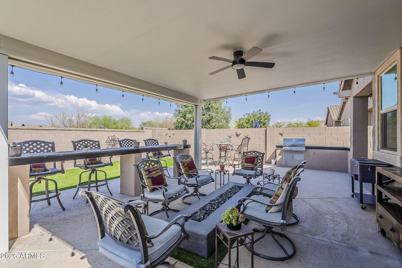 Plenty of entertaining area!