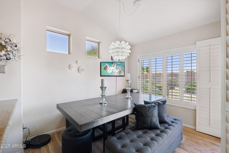 11-web-or-mls-W Sky Hawk Dr-S0708-011