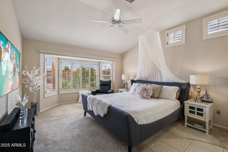 19-web-or-mls-W Sky Hawk Dr-S0708-019