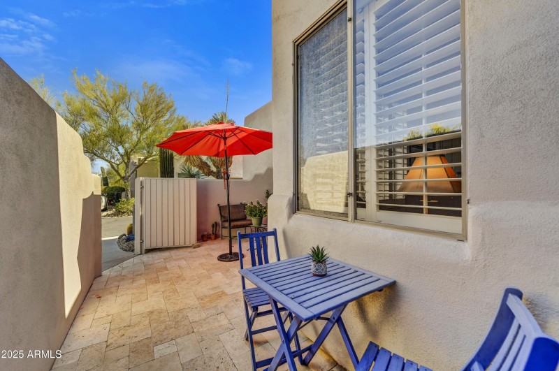 007_Courtyard Sitting II