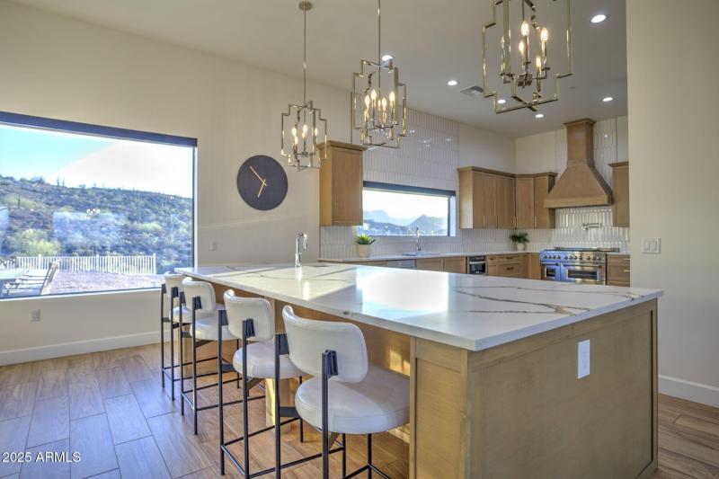 21 Kitchen full view