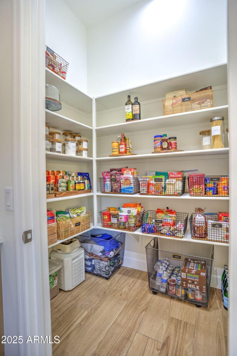29 Extensive Pantry Space