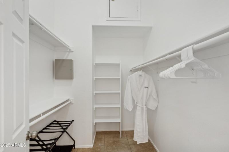 20-web-or-mls-16630-n-61st-pl