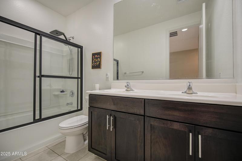 Bathroom 2-pic 2 (2)