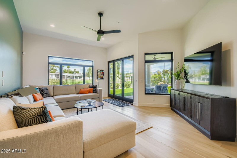 009 - 23 Family Room