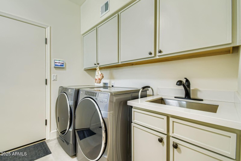 025 - 42 Laundry Room