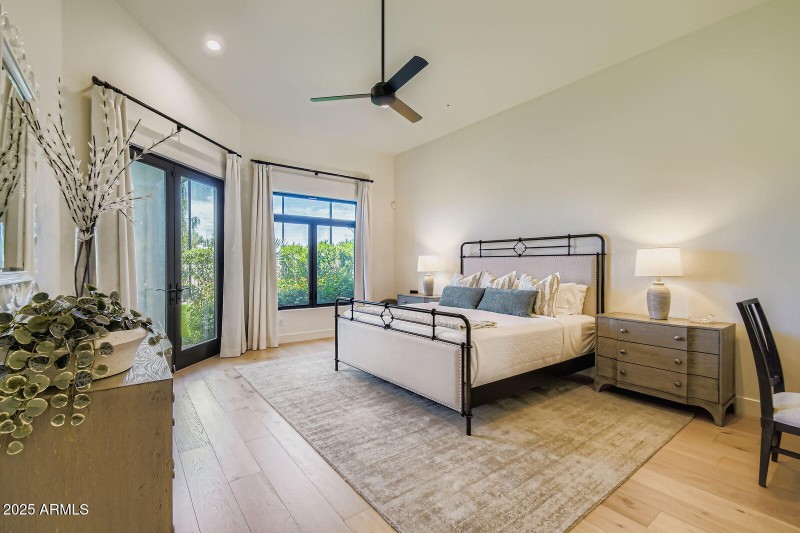 043 - 27 Primary Bedroom