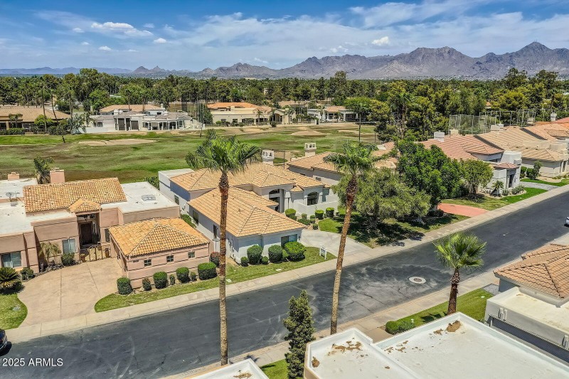 045 - 10 Exterior Front