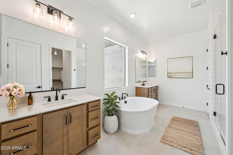 32-web-or-mls-E Twin Acres Dr-S0708-028