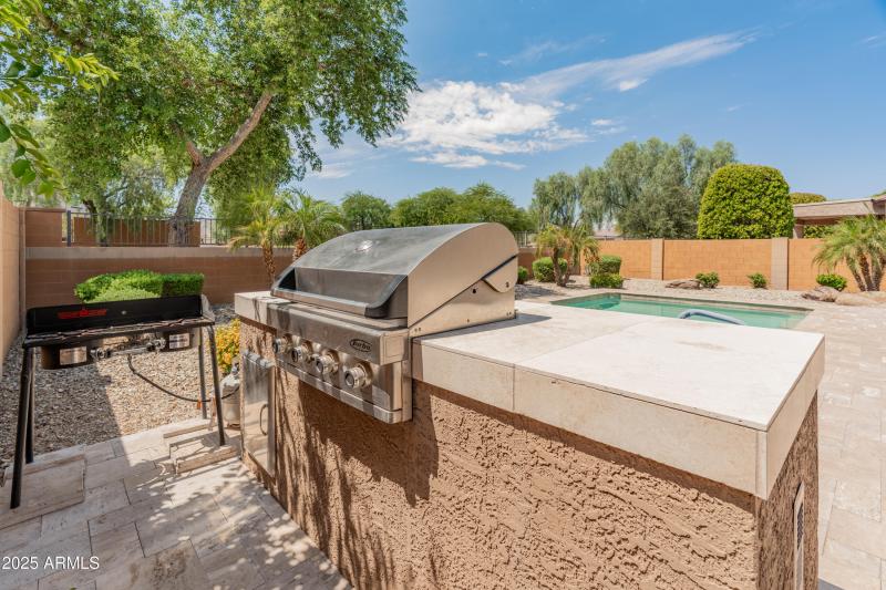 26011 W Tonopah Dr-12