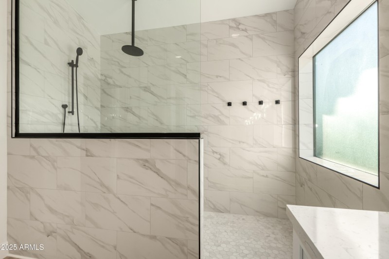 33 - SIERRA MADRE 2060