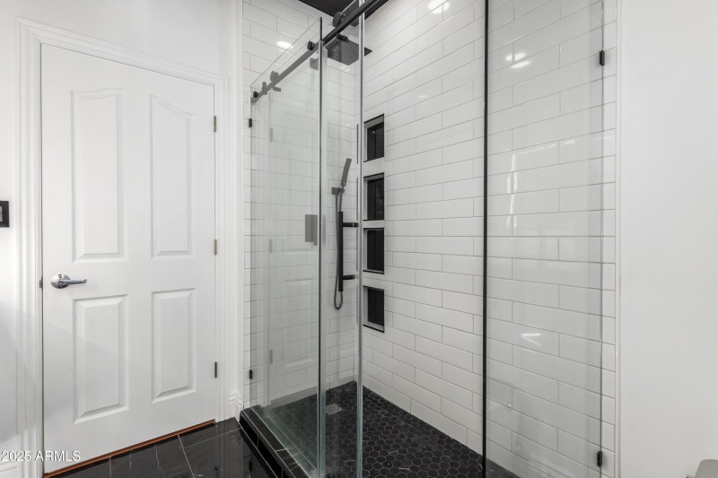 68970a_09 - Kingbird Place